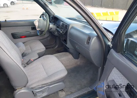 1995 Toyota Tacoma Xtracab z USA, uszkodzony, nr VIN 4TAUN53B7SZ069906